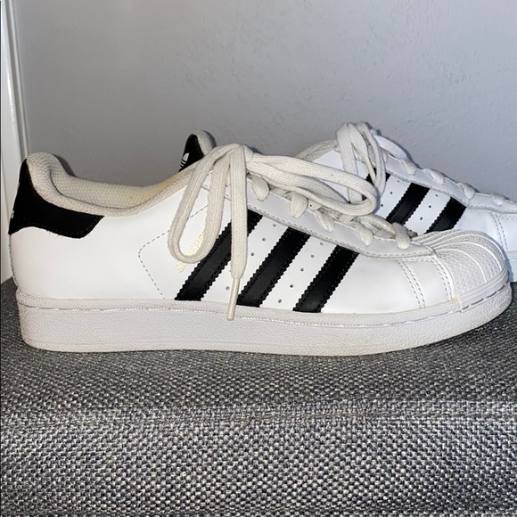 Adidas Superstar shoes - Picture 3 of 11